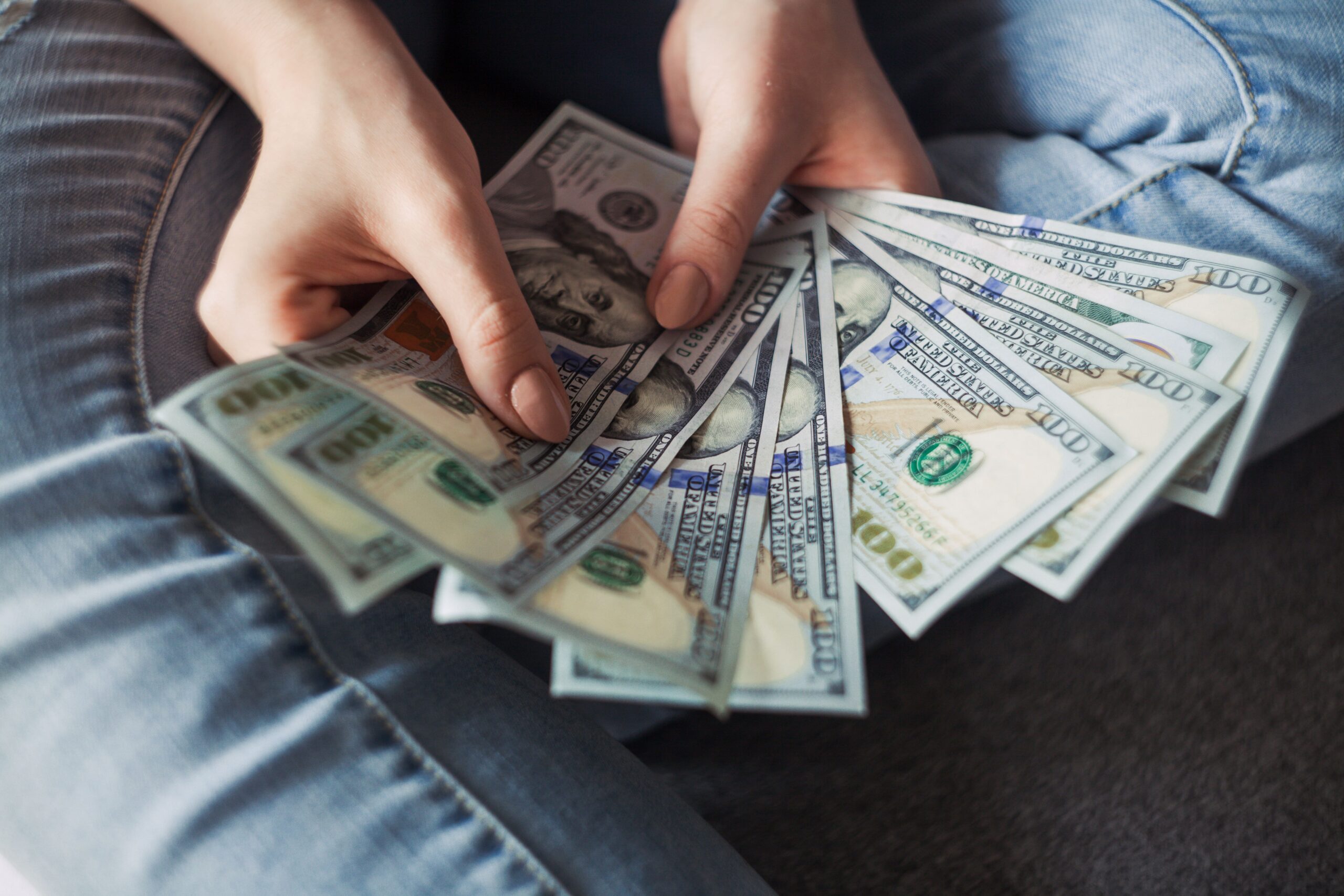 Are You Underpaid? 5 must-know tips on How to ask for a raise!